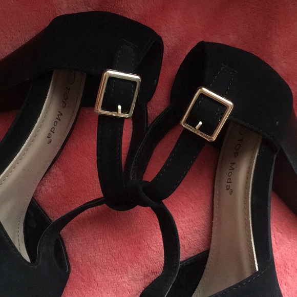 High heels used 4 times☺️ (Black)-(Gold). - Picture 4 of 4
